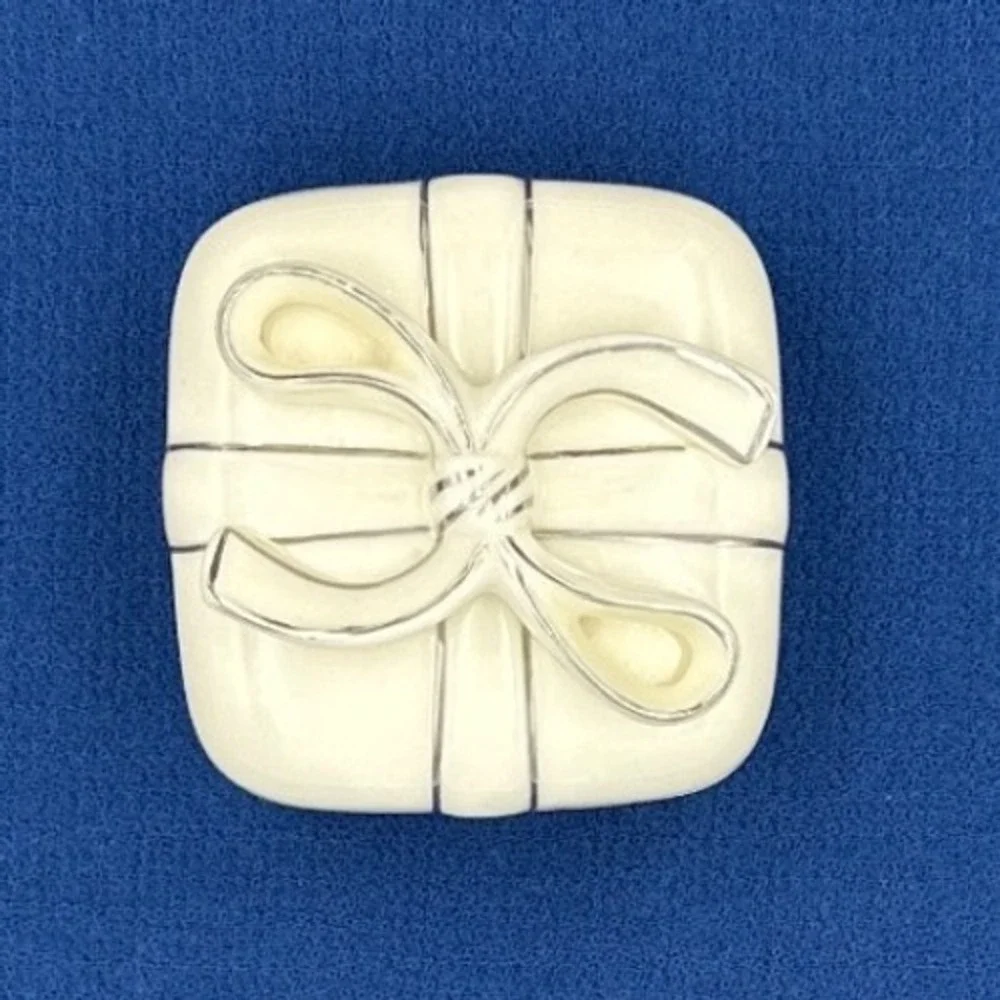 Lenox Porcelain Gift Box Trinket Dish Cream with Platinum Silver Bow Accent‎